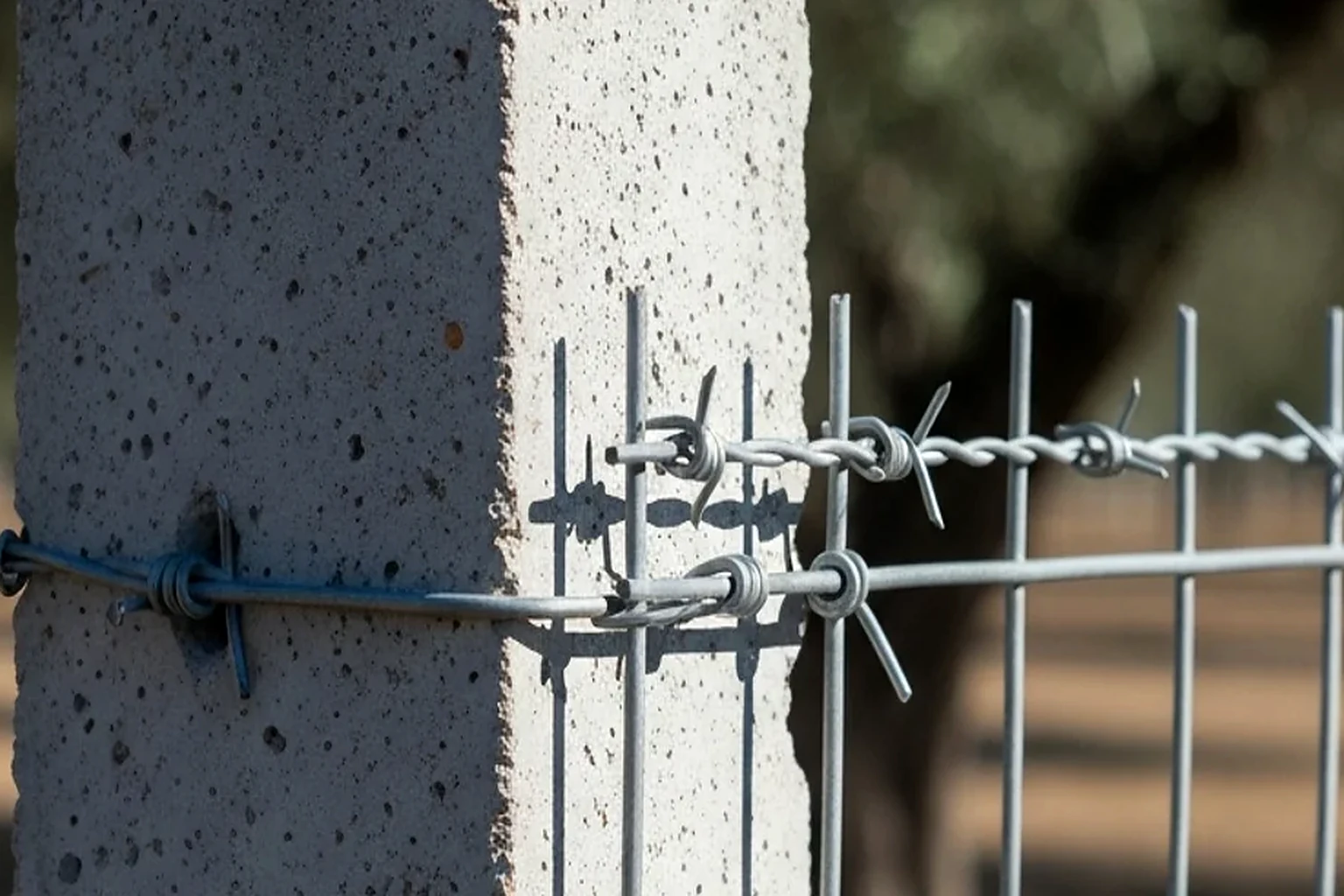 Beton direk bağlantısında gergi teli ve kafes tel detayı